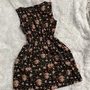 Summer dress with zip up pockets